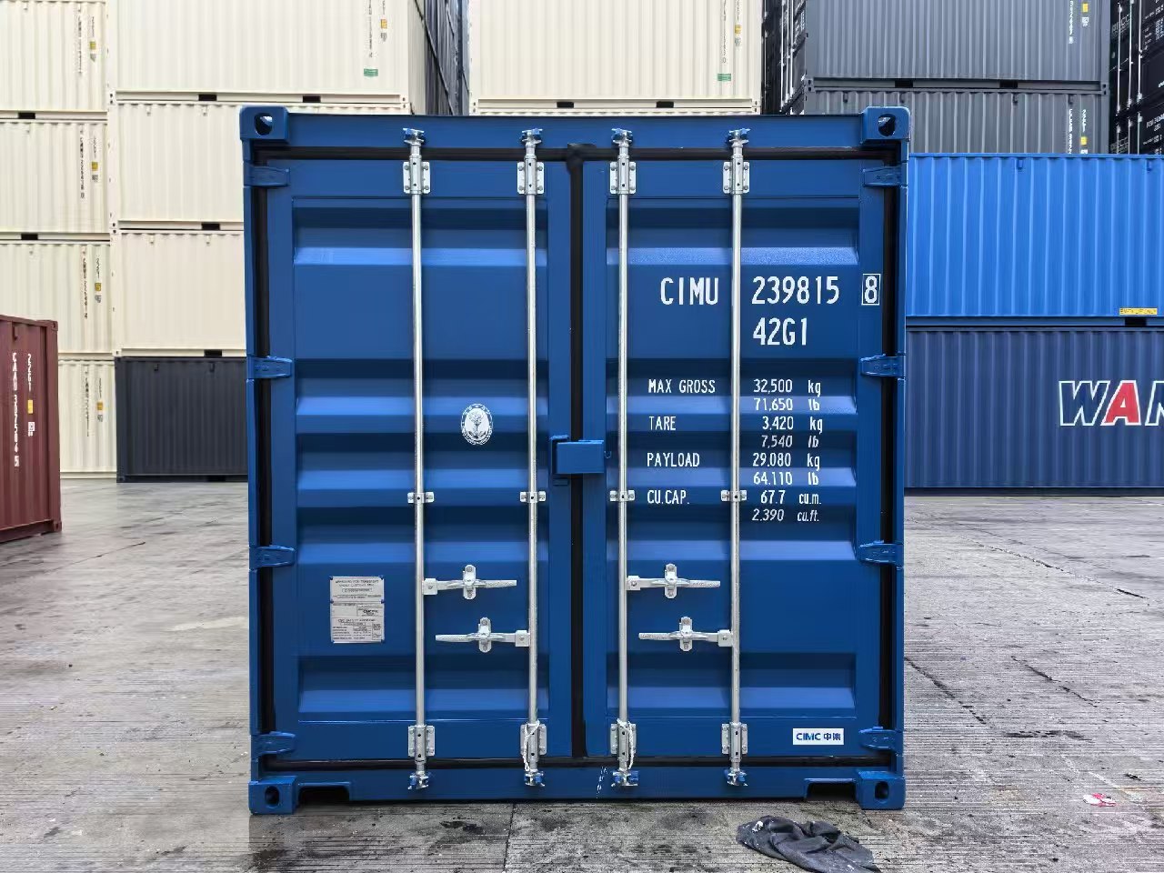 40 fots container med stängda dörrar och CSC-specifikation