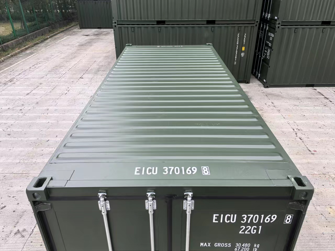 20 fots container sedd ovanifrån med korrugerat tak